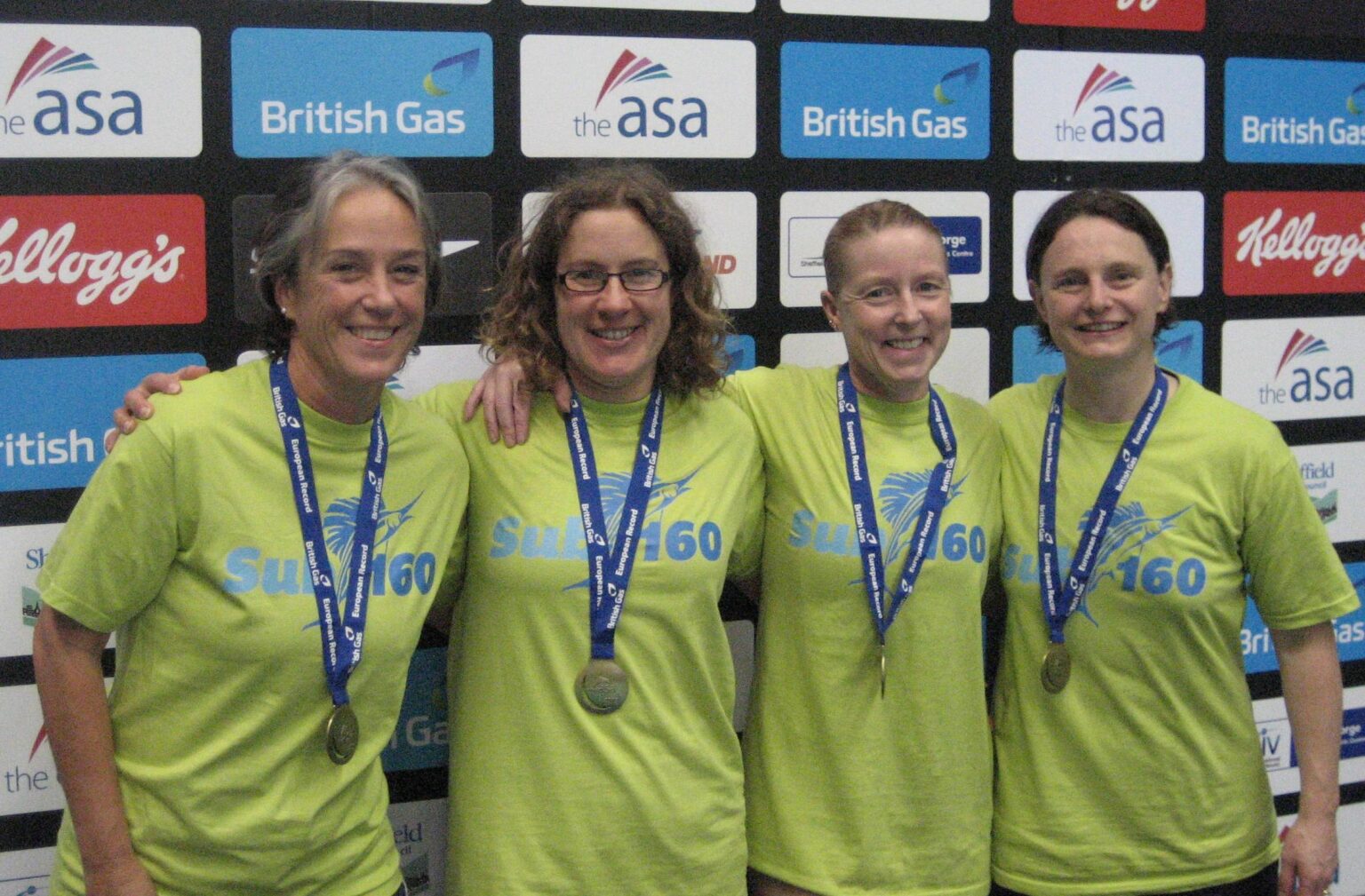 Sub160 break European relay record